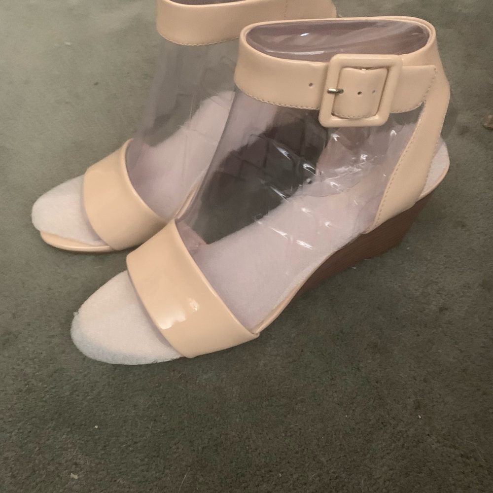 NWT Louise et Cie Cream Leather Wedge Sandals